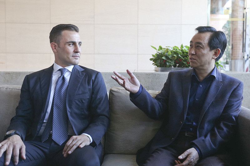 而诡异的是，其他万龙殿的中高层，也一个都联系不上。